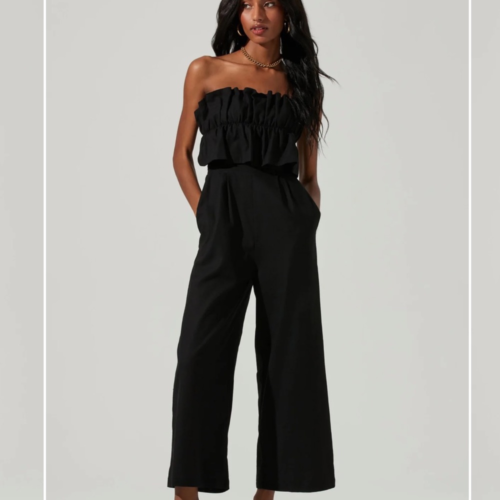 COPY - ASTR Ruffle bust tie back jumpsuit size XS black